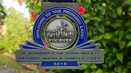 Medaglie di corsa della maratona del primo posto incise su Ribon in metallo 3D economiche personalizzate, produttore di trofei sportivi da corsa in lega di zinco